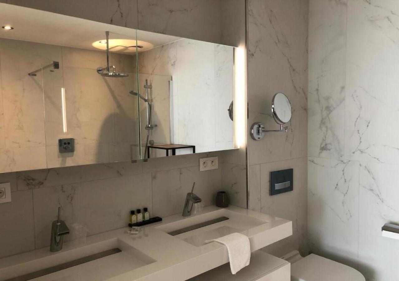 Acropolis - Luxury Appartments I Hotelservice And Parking 米德尔克尔克 外观 照片