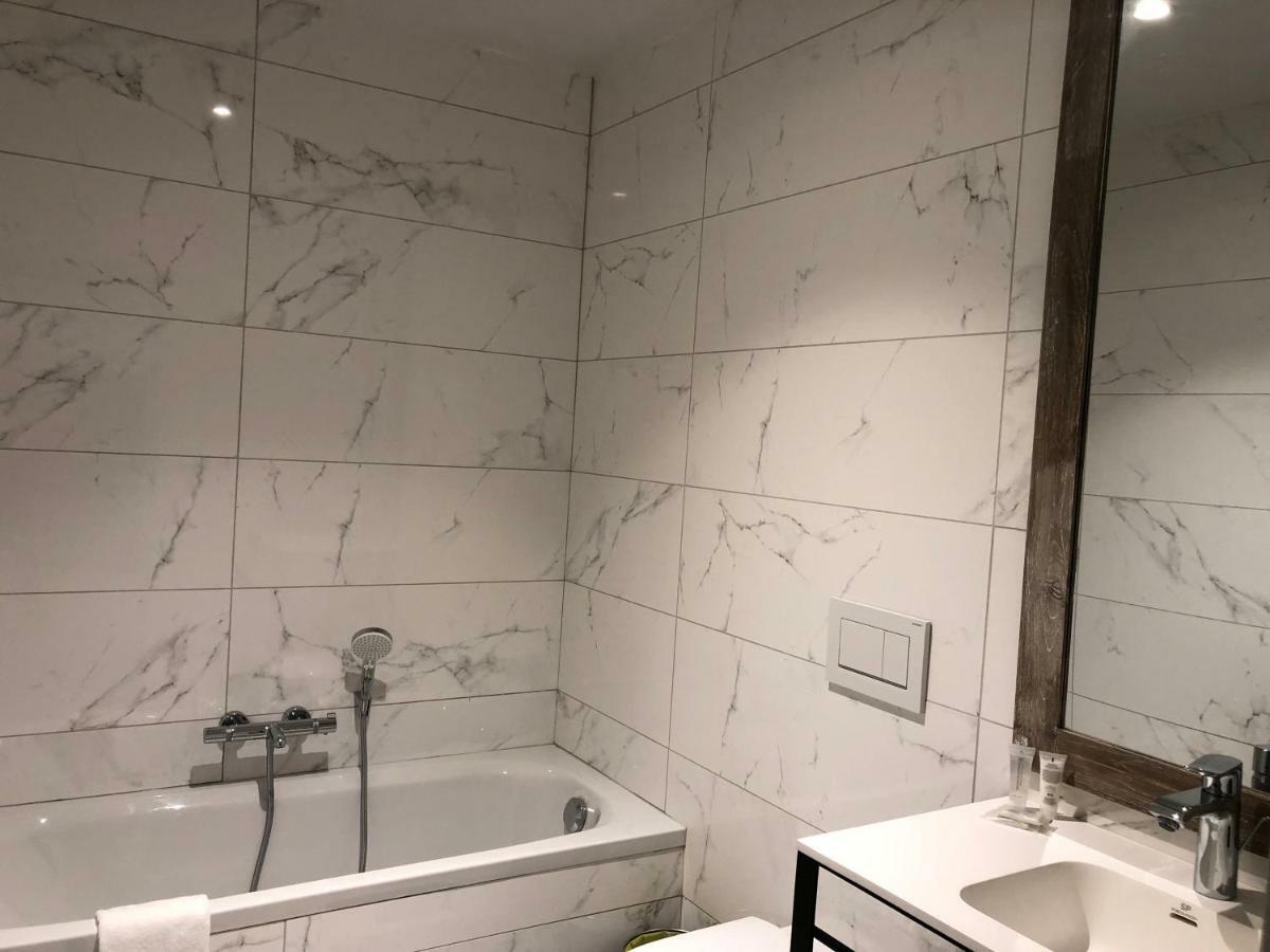 Acropolis - Luxury Appartments I Hotelservice And Parking 米德尔克尔克 外观 照片